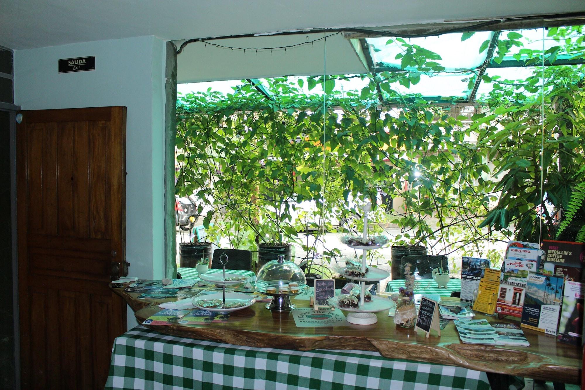 Hostal Casa Estacion Μεντεγίν Εξωτερικό φωτογραφία