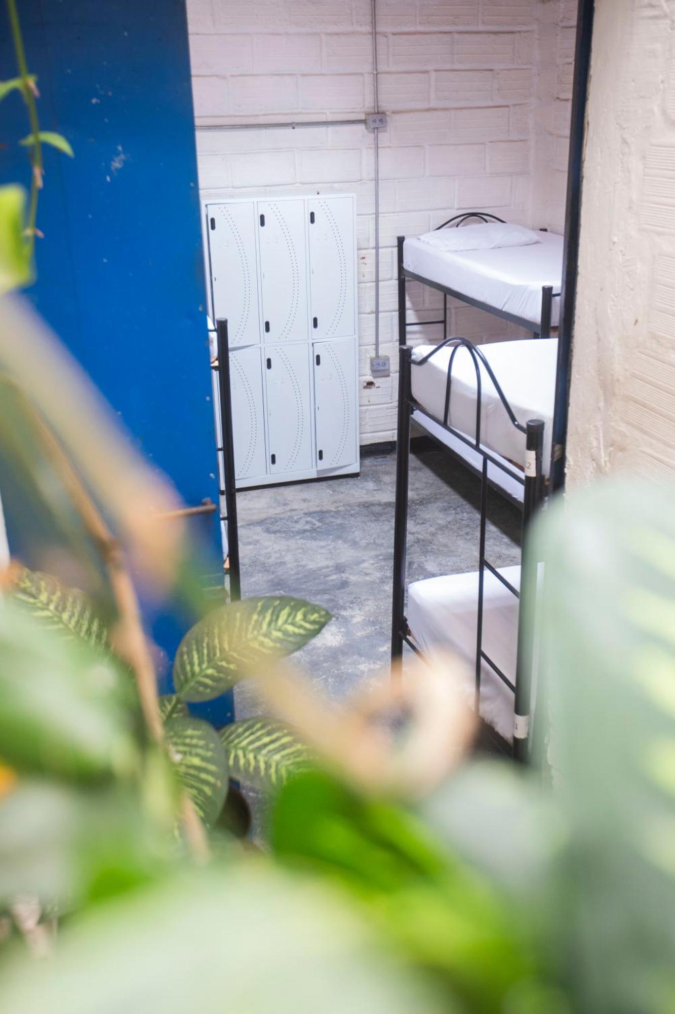 Hostal Casa Estacion Μεντεγίν Εξωτερικό φωτογραφία