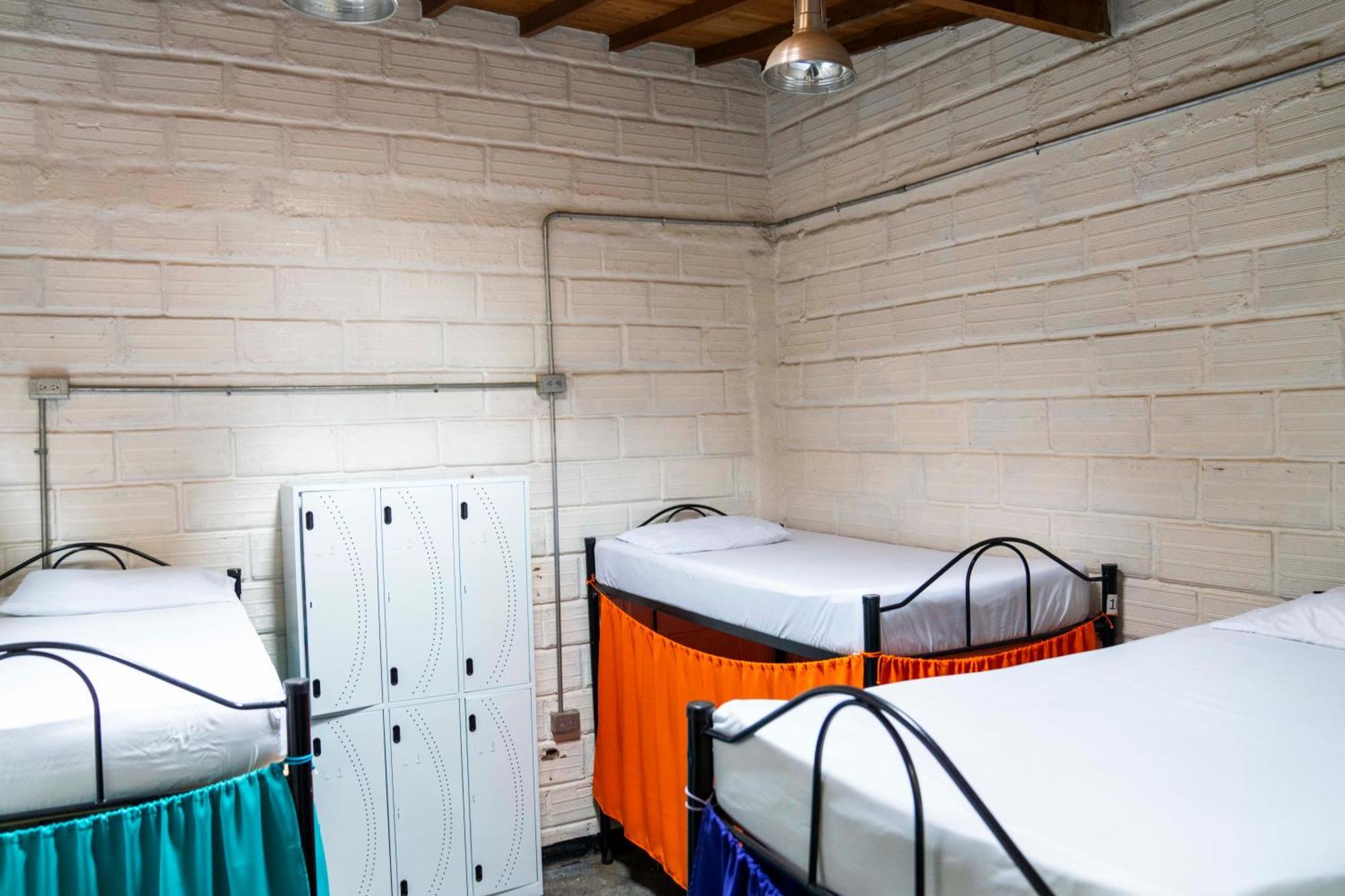 Hostal Casa Estacion Μεντεγίν Εξωτερικό φωτογραφία